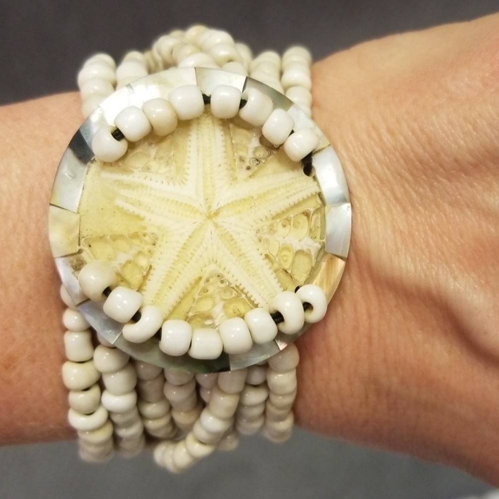 NWOT Stretchy Starfish/Ocean Bracelet